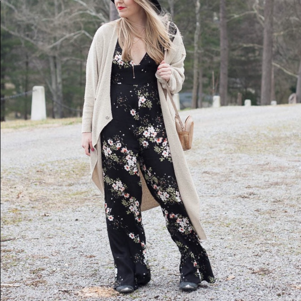 Somedays lovin’ floral jumpsuit
